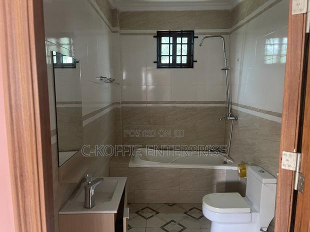 900 SQM Warehouse With Offices at Tema for Rent · Photo 4
