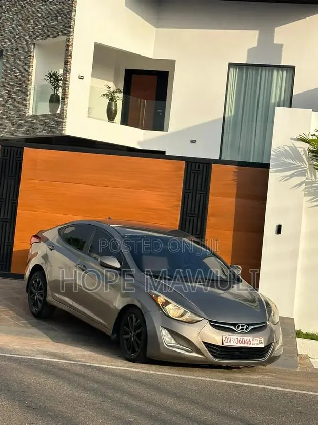Hyundai Elantra SE 4dr Sedan (1.8L 4cyl 6A) 2014 · Photo 1