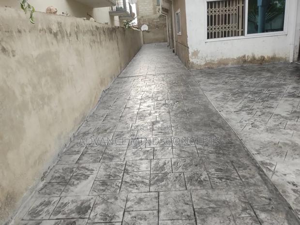 Silver With Black Border · Photo 3