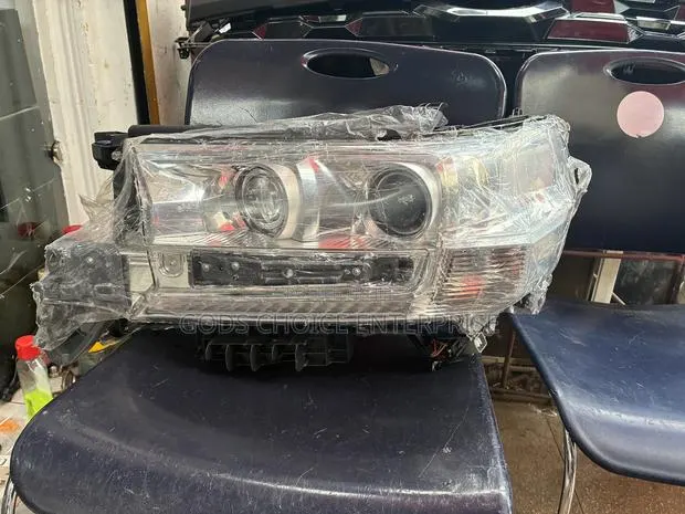 Headlight Land Cruiser 2016-2017-2018-2020 · Photo 1