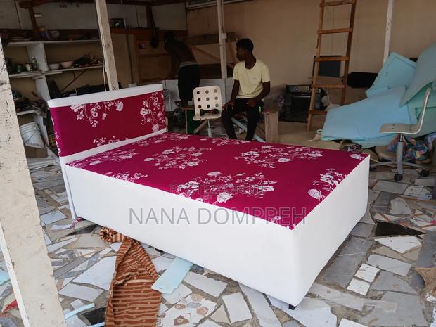 Red and White One and a Halve Bed · Photo 1