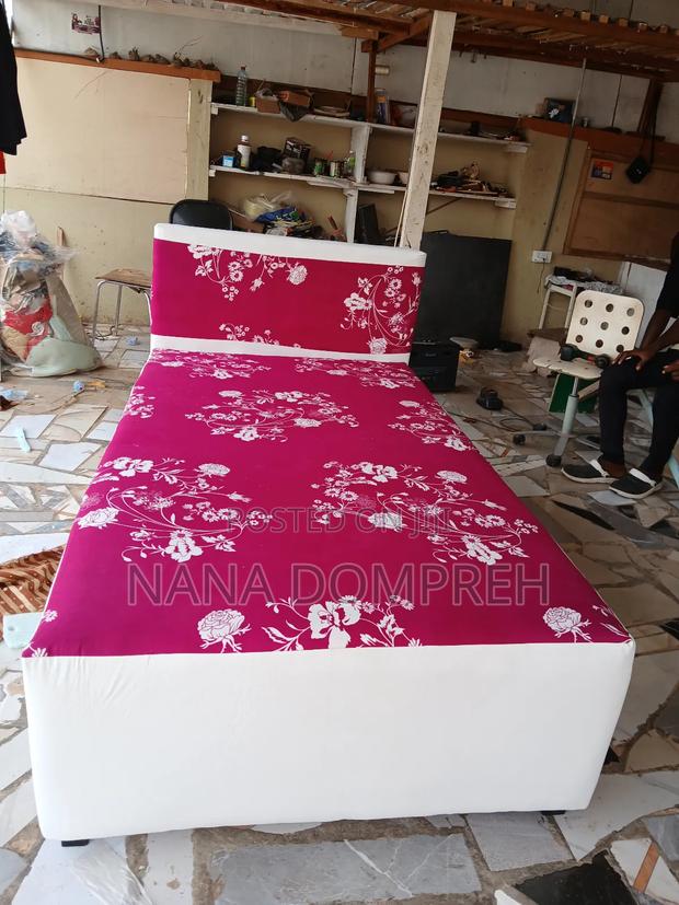 Red and White One and a Halve Bed · Photo 3
