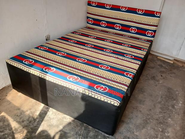 Colourful Gucci Bed · Photo 2