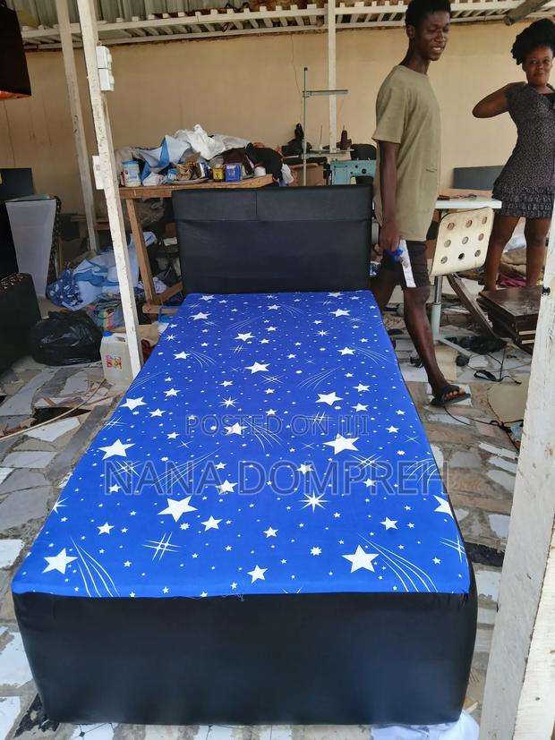 Blue on Black One and a Half Bed · Photo 2