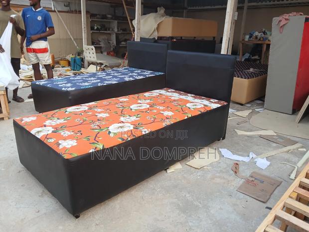 Orange on Black Inbuilt One and a Half Bed. · Photo 2