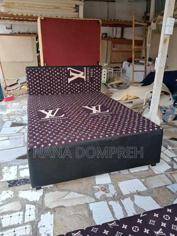 Coffe on Blacl Lv Inbuilt Bed · Photo 1