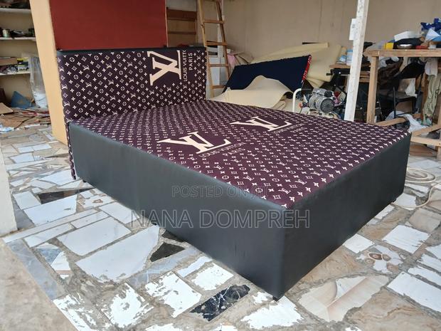 Coffe on Blacl Lv Inbuilt Bed · Photo 2