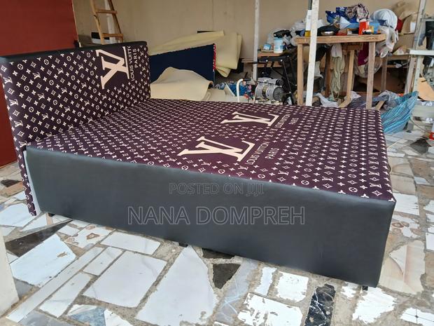 Coffe on Blacl Lv Inbuilt Bed · Photo 3