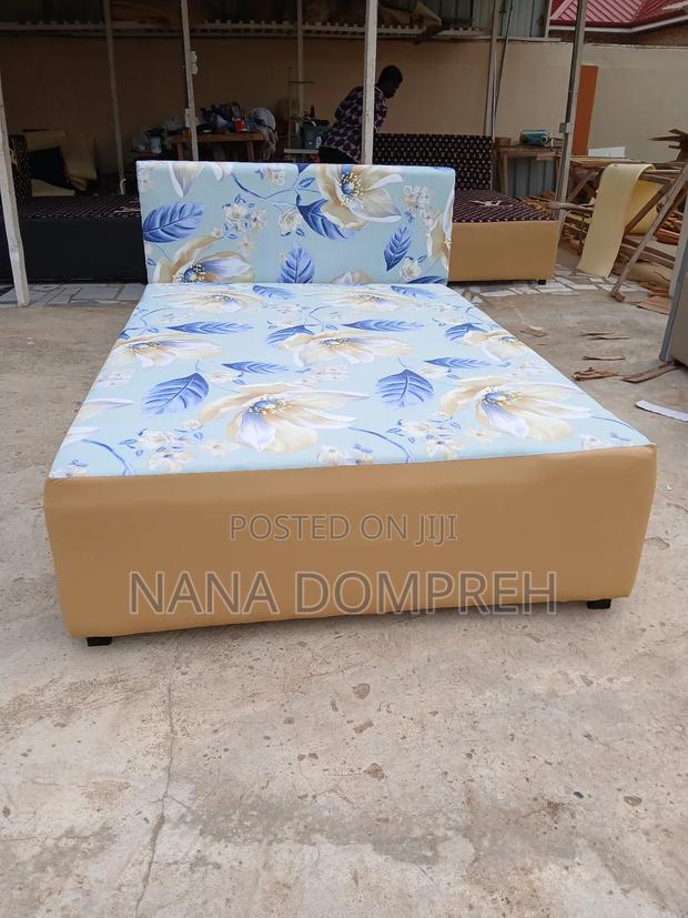Sea Blue on Cream Inbuilt Bed · Photo 1