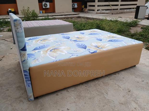 Sea Blue on Cream Inbuilt Bed · Photo 3
