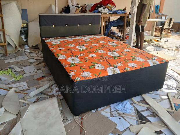 Orange on Black Bed · Photo 3