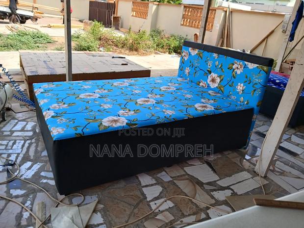Blue Flowered on Black · Photo 3