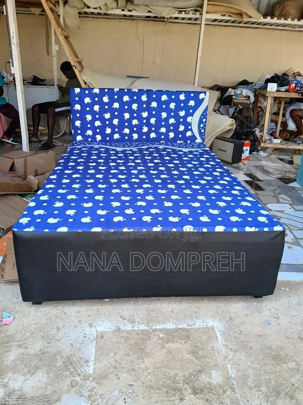 Deep Blue on Black Bed · Photo 1