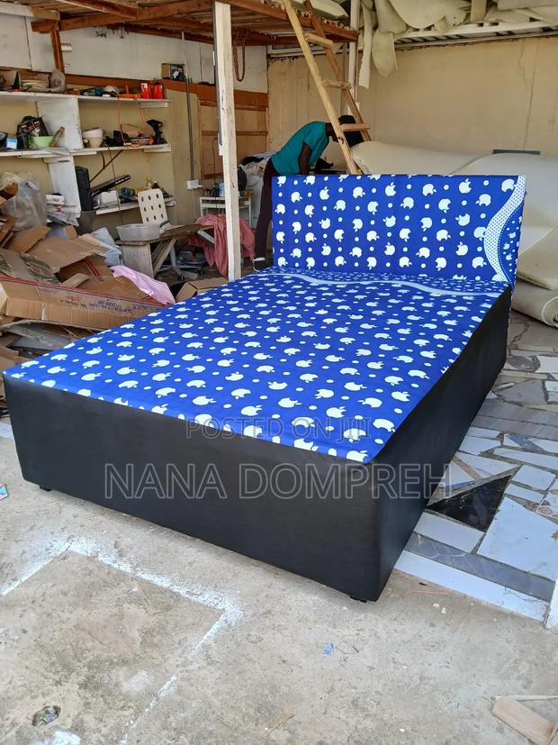 Deep Blue on Black Bed · Photo 2