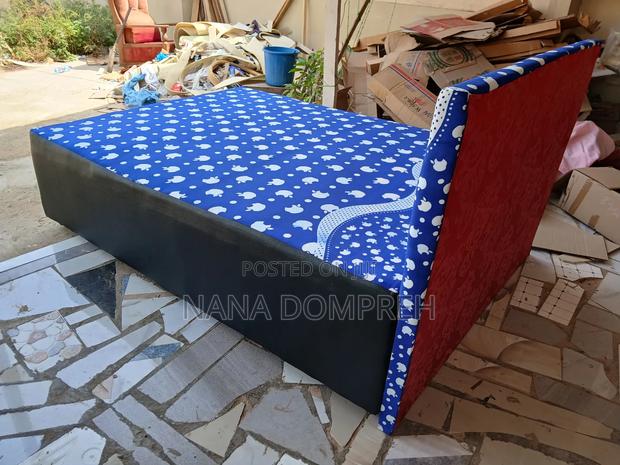 Deep Blue on Black Bed · Photo 3