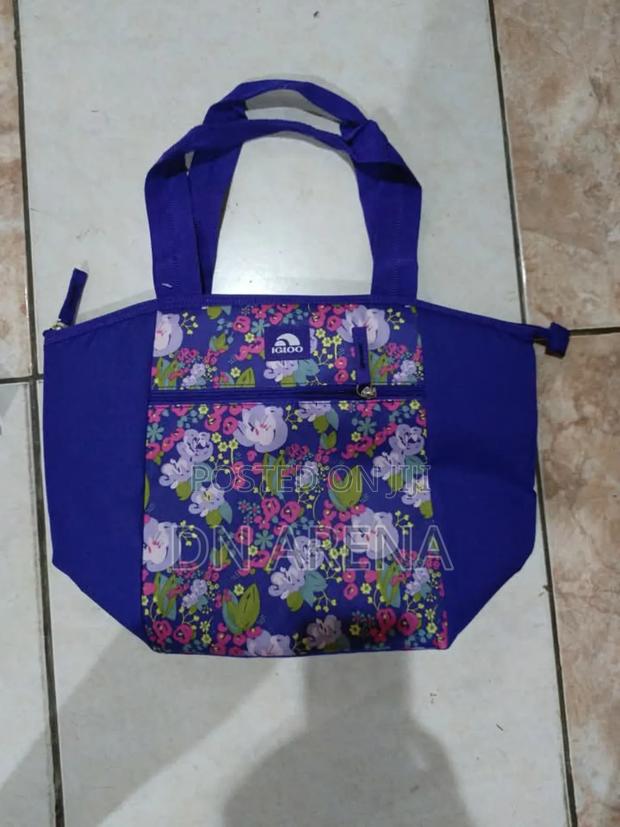 Igloo Tote Muti-Colored Lunch Bags 12 Cancapacity · Photo 2