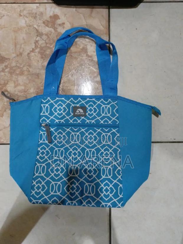Igloo Tote Muti-Colored Lunch Bags 12 Cancapacity · Photo 4