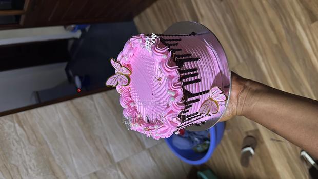 Size 6 One Layer in Pink Available · Photo 1