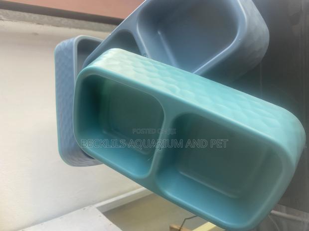 2 in 1 Plastic Dog and Cat Bowls · Photo 2