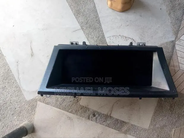 BMW E70 Dashboard Screen Display · Photo 1