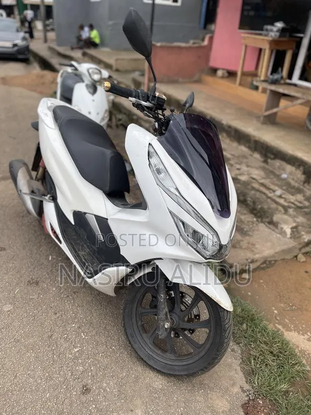 Honda 2024 White · Photo 1