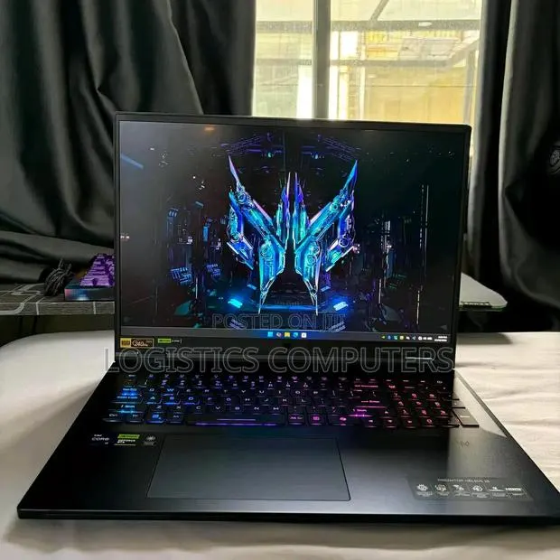 New Laptop Acer Predator Helios 18 32GB Intel Core Ultra 9 SSD 2T · Photo 1