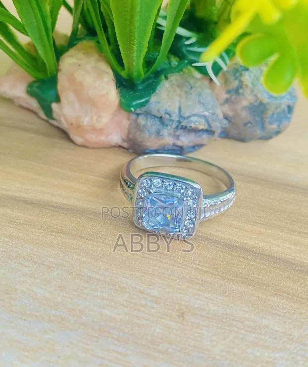 Silver Square Cut Engagemen/Promise Ring · Photo 1