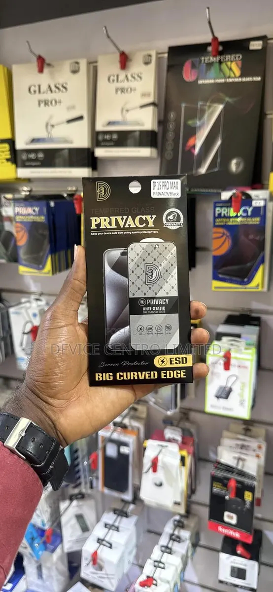 Apple iPhone 15 Pro Max Protector · Photo 1