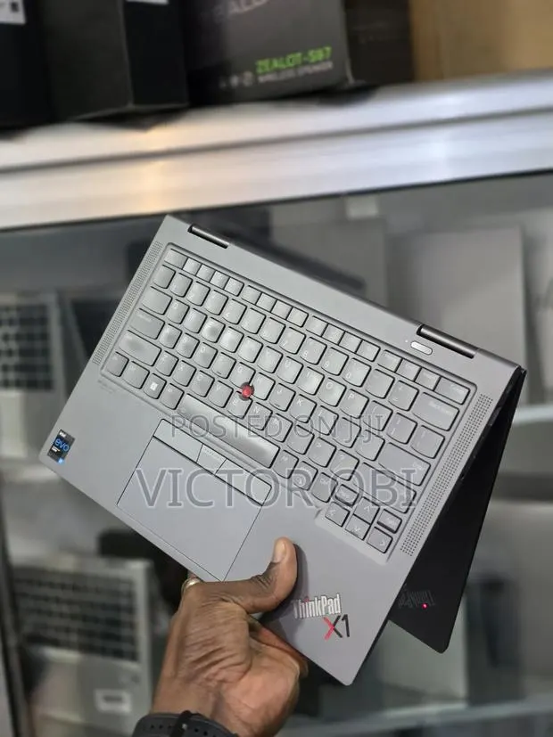 Laptop Lenovo ThinkPad X1 Yoga 16GB Intel Core i7 SSD 512GB · Photo 1