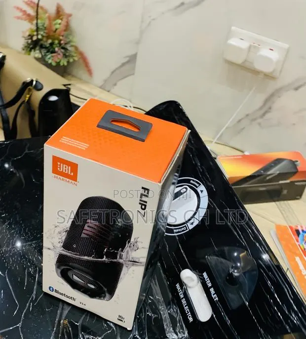 Powerful Beats JBL Flii 7 Bluetooth Black Speaker · Photo 1