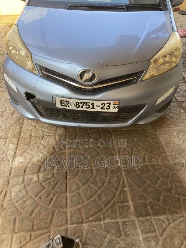 Toyota Vitz 2012 Blue · Photo 1