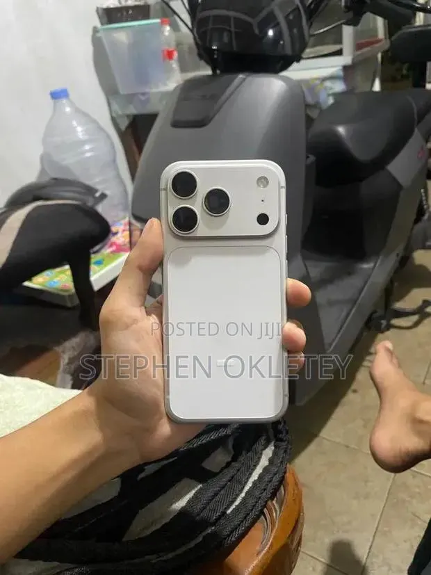 Apple iPhone 17 Pro 256 GB White · Photo 1