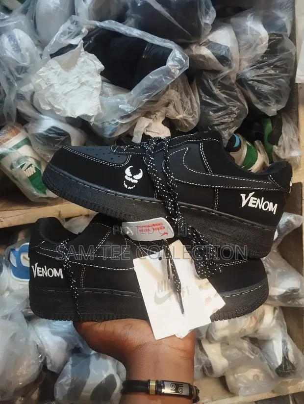 Nike Airforce 1 Venom All Black · Photo 1