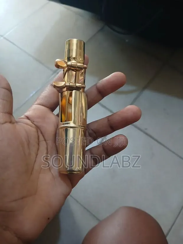 Metallic Alto Saxophone Mouthpiece · Photo 1