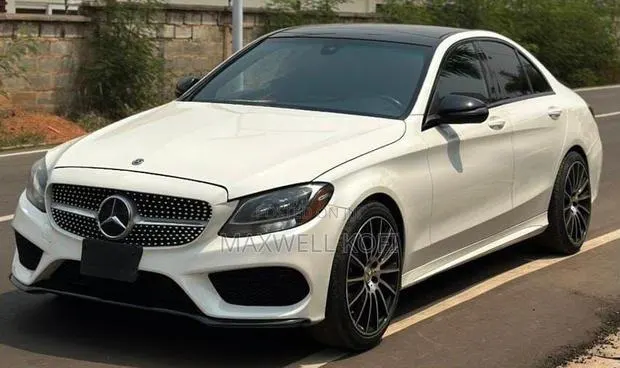 Mercedes-Benz C300 2018 White · Photo 1