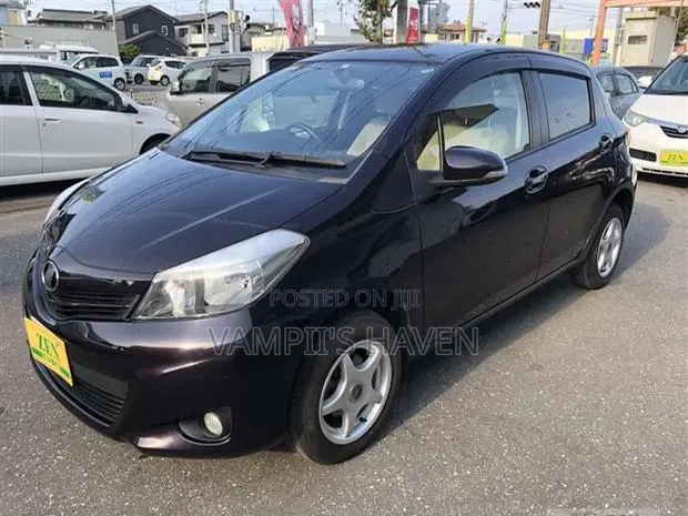 Toyota Vitz 1.3 FWD 3dr 2013 Black · Photo 1