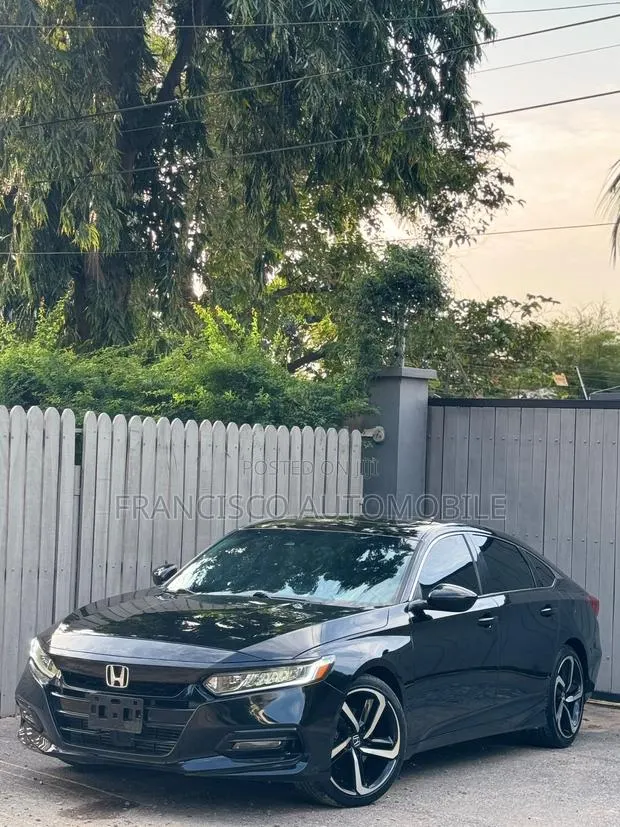 Honda Accord Sport (2.0L 4cyl Turbo 10A) 2019 Black · Photo 1