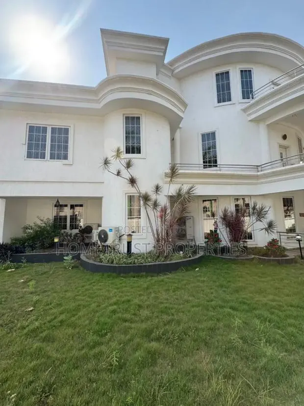 6bdrm Mansion in Hometrust Properties, East Legon for sale · Photo 1