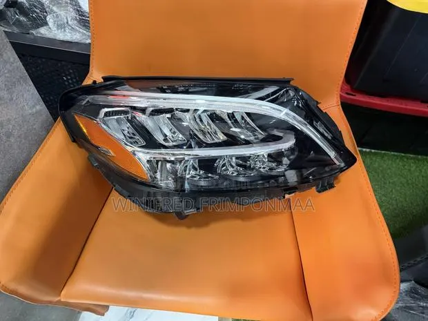 Mercedes Benz C300/W205 2018,2019,2020,2021,2022 Headlight · Photo 1