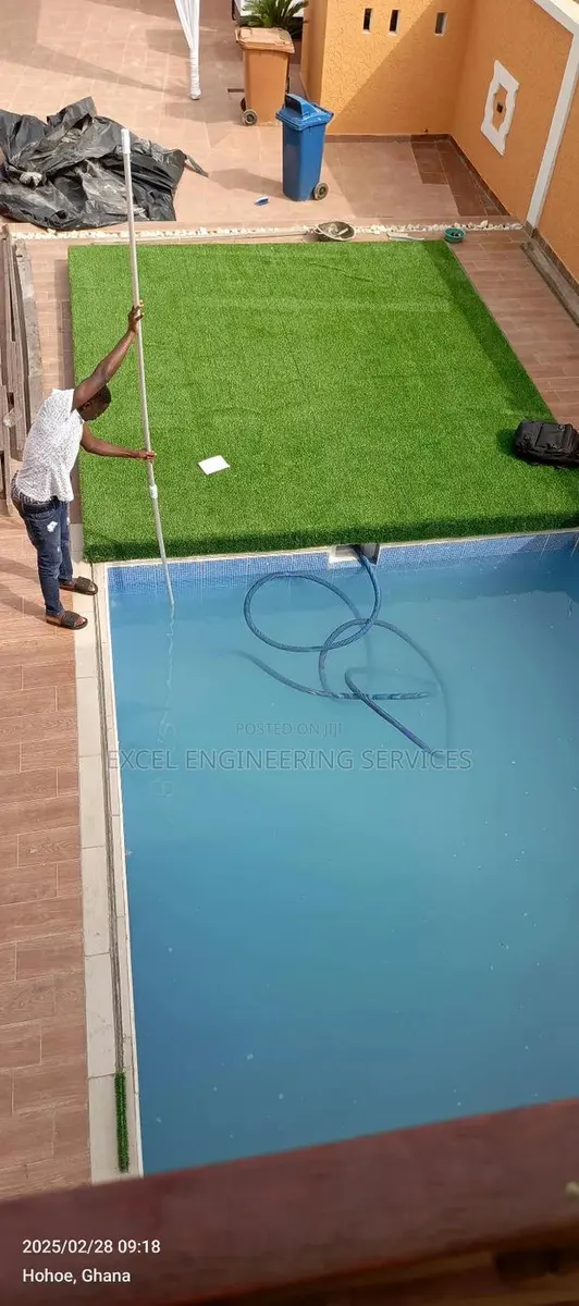 Automated Sliding Swimming Pool Cover · Photo 1