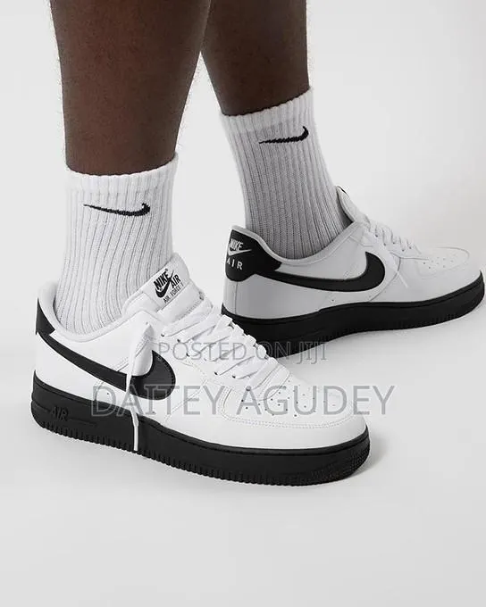 Nike Air Force 1 - White With Black Sole · Photo 1