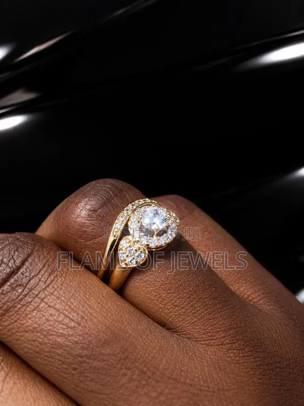 Simple Amour Gold Wedding Set · Photo 1
