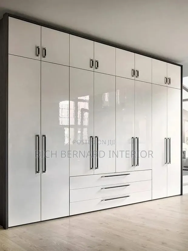 Luxurious Customized Wardrobe · Photo 1