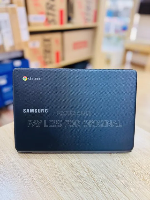 Laptop Samsung Chromebook 3 11 4GB Intel SSD 16 GB · Photo 1