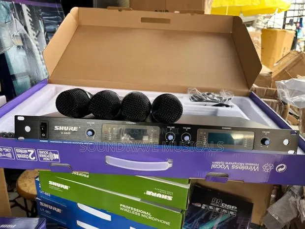 Shura U-6600 Wireless Microphone · Photo 1