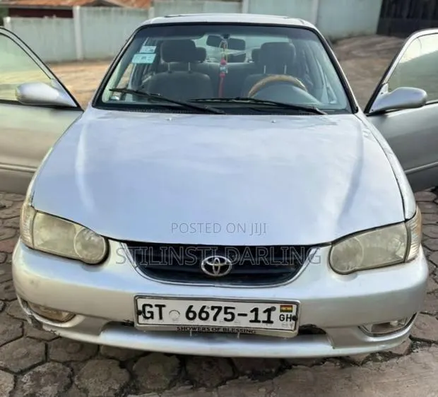 Toyota Corolla 2000 Gray · Photo 1