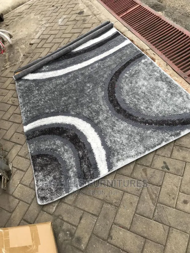 Gray Center Carpet · Photo 1