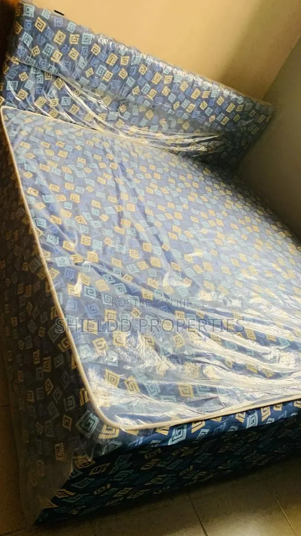 Inbuilt Queen Size Bed. · Photo 1