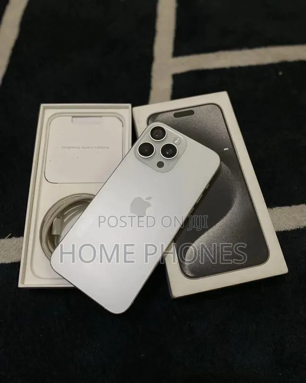 Apple iPhone 15 Pro Max 256 GB Silver · Photo 1
