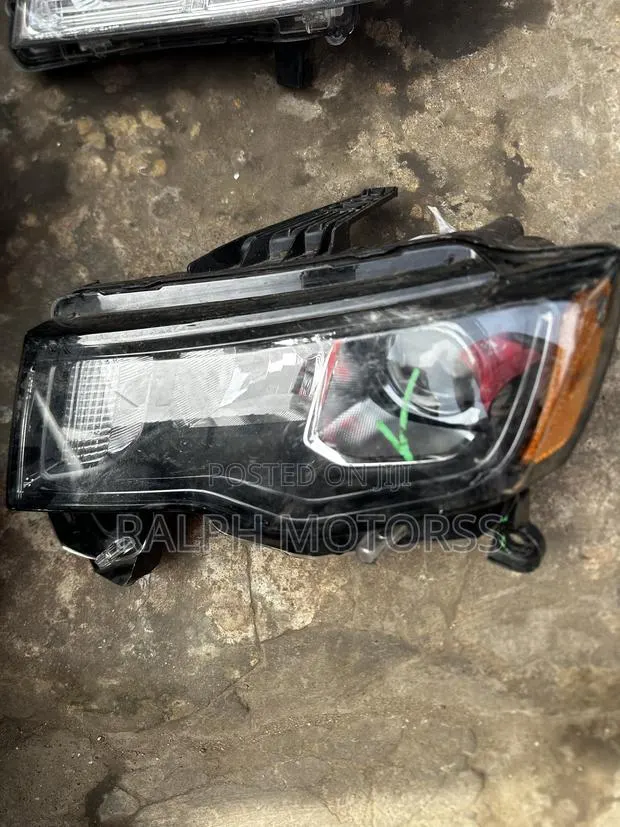 Jeep Grande Cherokee 2017-2020 Headlight Pair · Photo 1